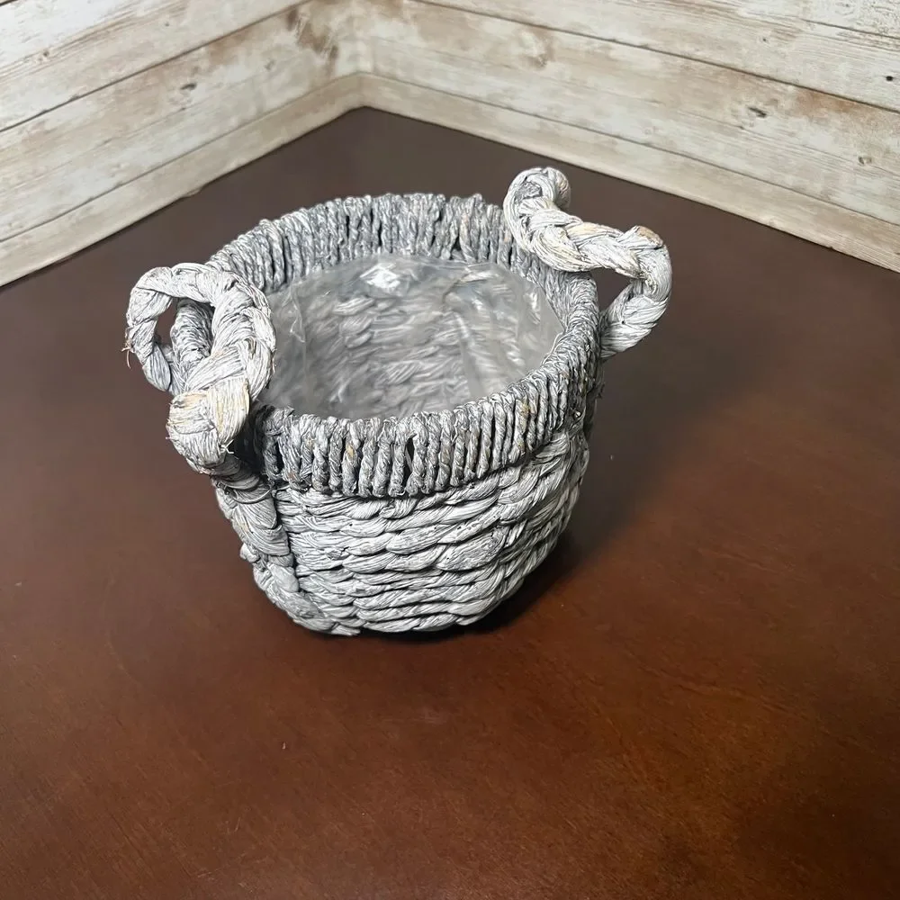 Cute farmhouse wicker planter basket